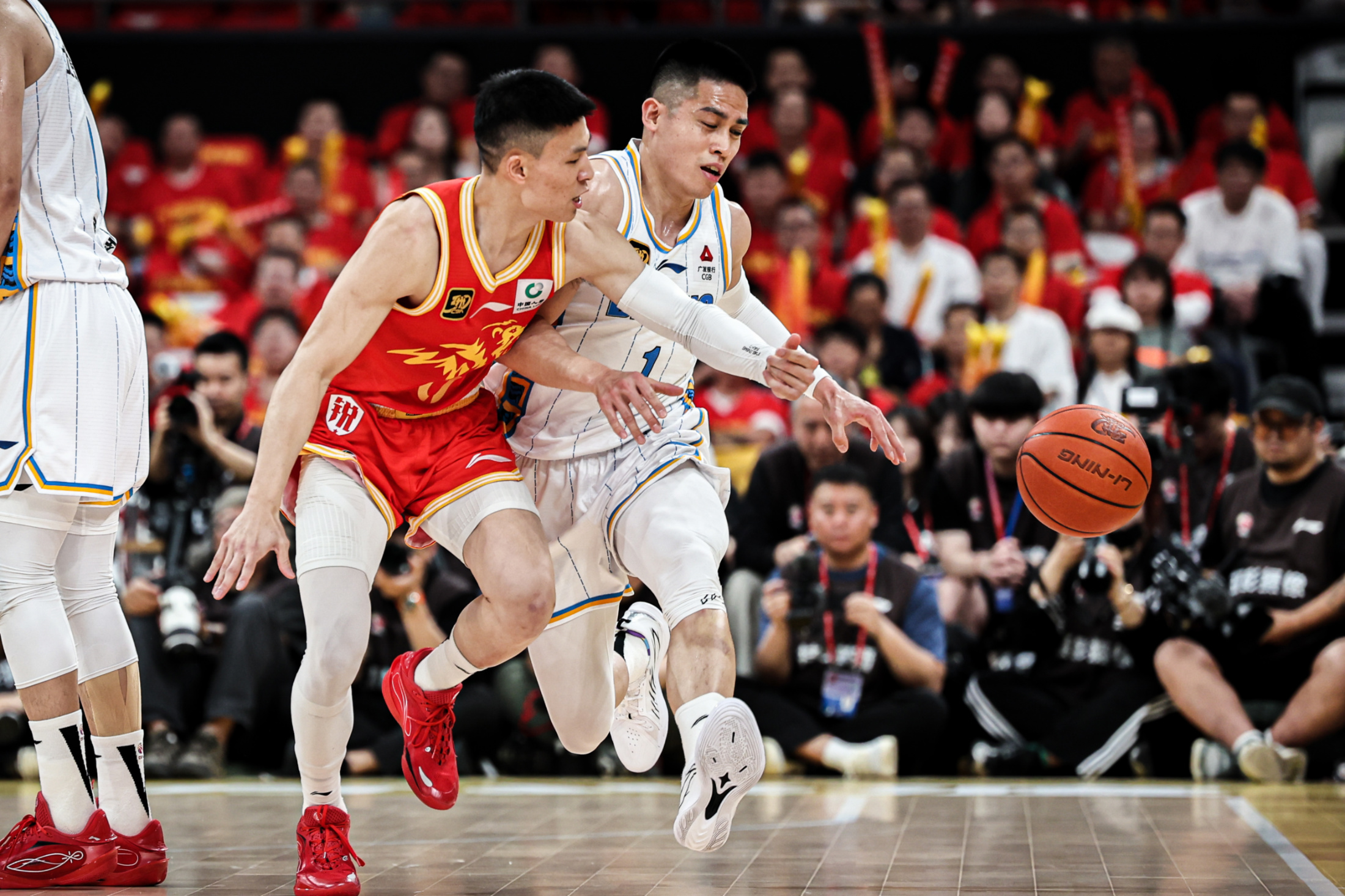 爱游戏平台-加时末段广东宏远豪取连胜：CBA常规赛节点到来；赛场秩序良好；年轻球员得到机会的简单介绍